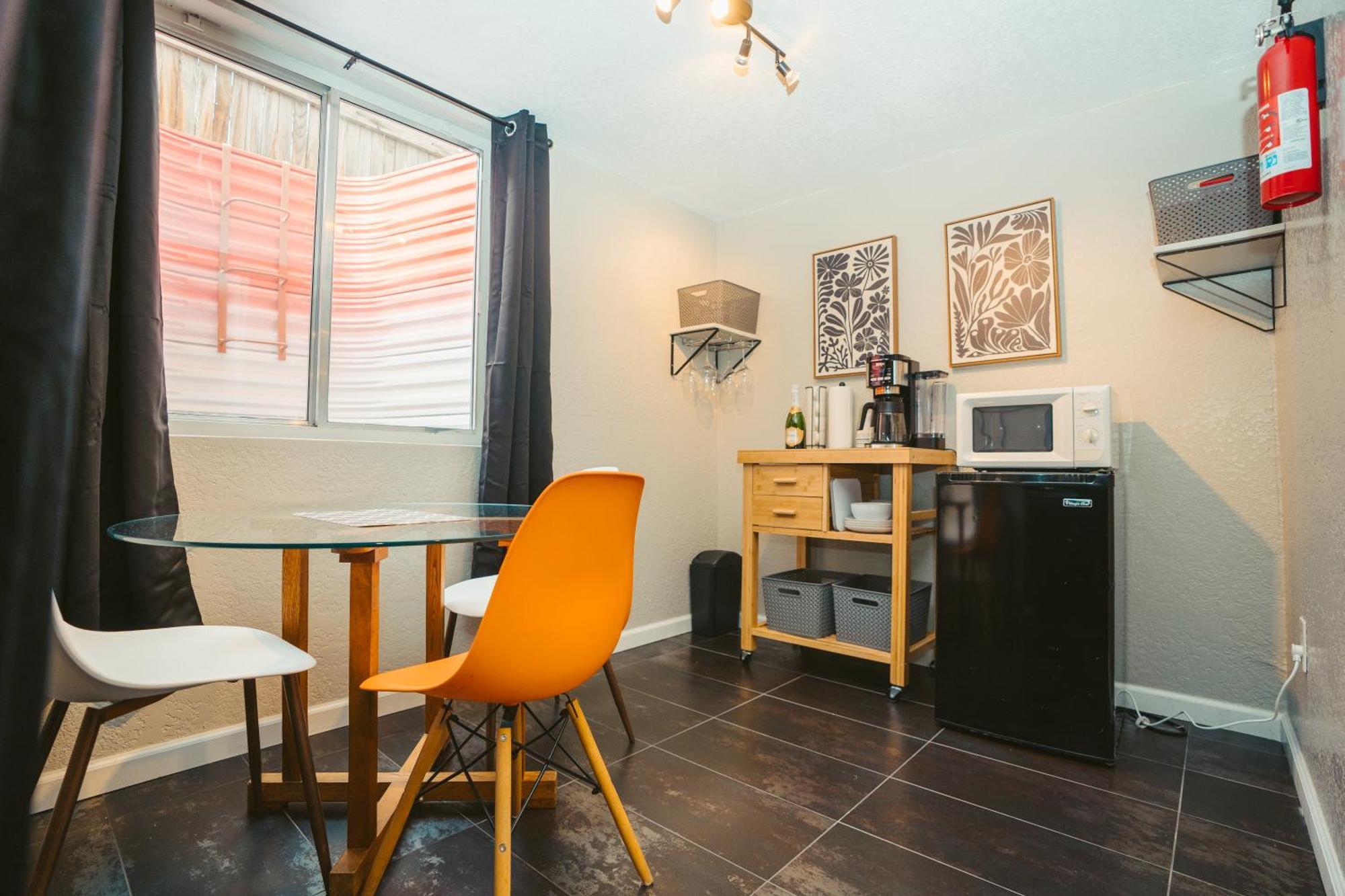 Windsor Retreat Private Basement Suite DEN Dış mekan fotoğraf