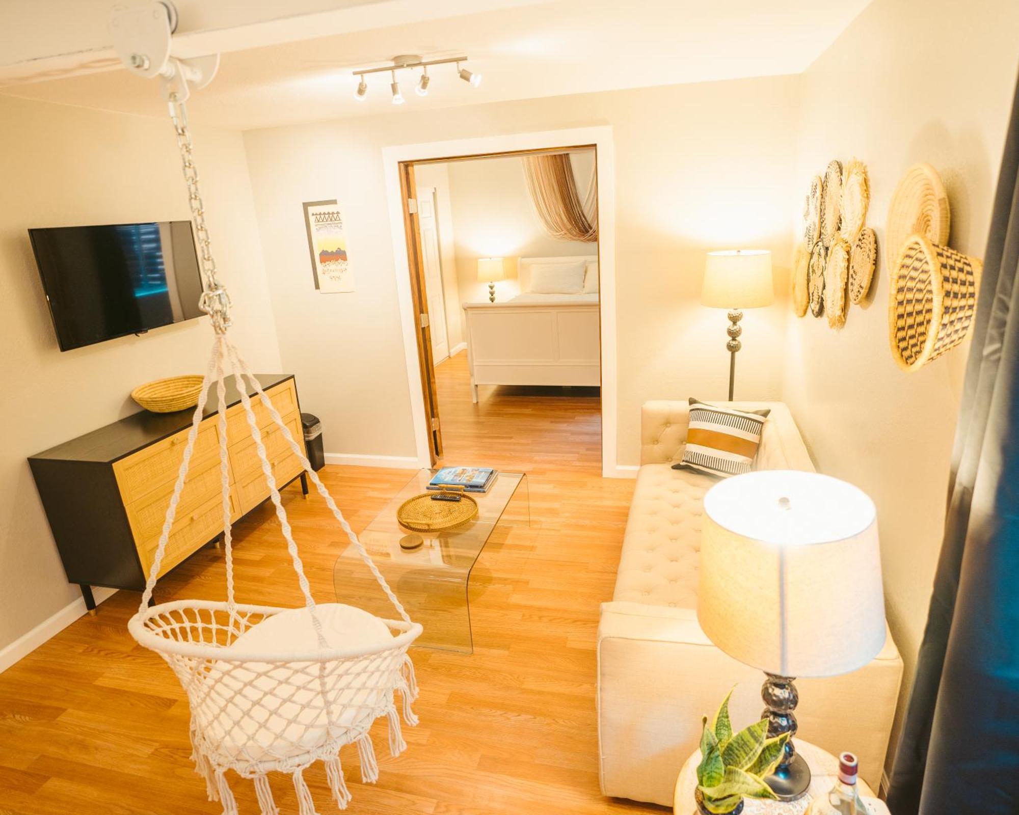 Windsor Retreat Private Basement Suite DEN Dış mekan fotoğraf
